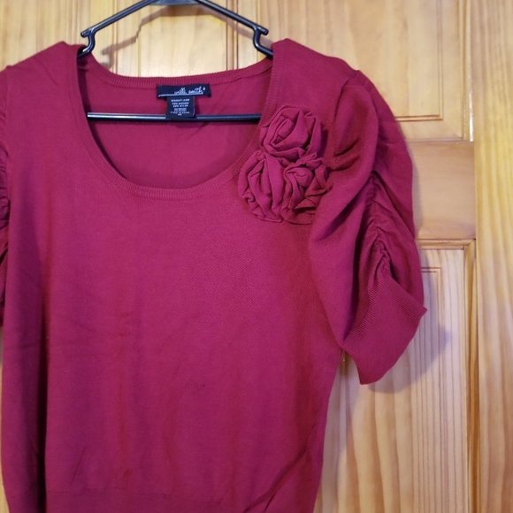 willie smith sweater very pretty,nice color of dark red. See sleeve detail. - Picture 2 of 5